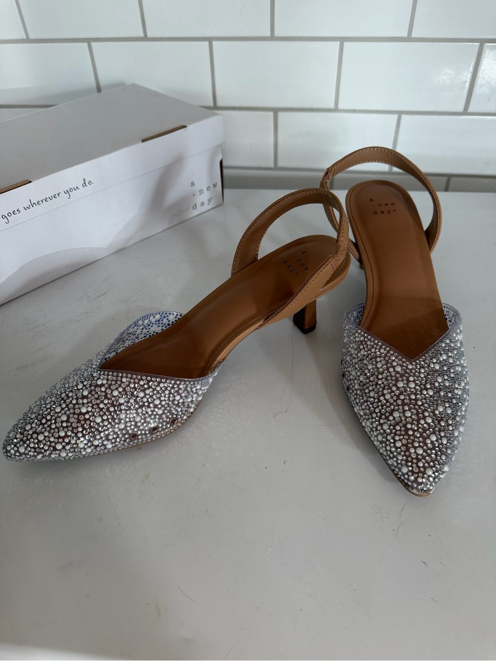 Women Isabel Embellished Slingback Kitten Pumps - SZ 10 - Picture 12 of 12